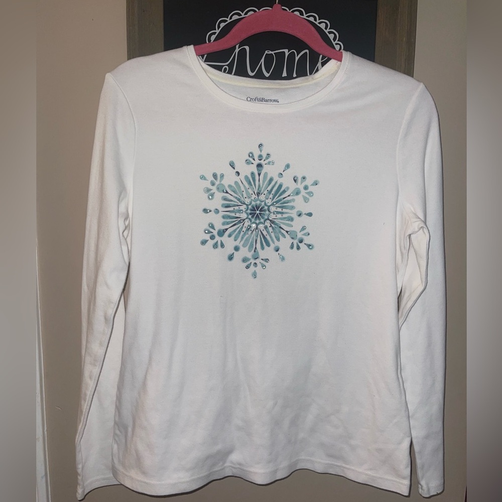 Croft & Barrow White Long Sleeve Tee with Blue Snowflake
